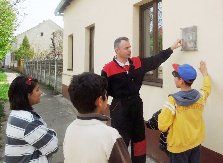 Mici electricieni cu diplomă, la Asociaţia „Doamna Maria Brâncoveanu” 37198