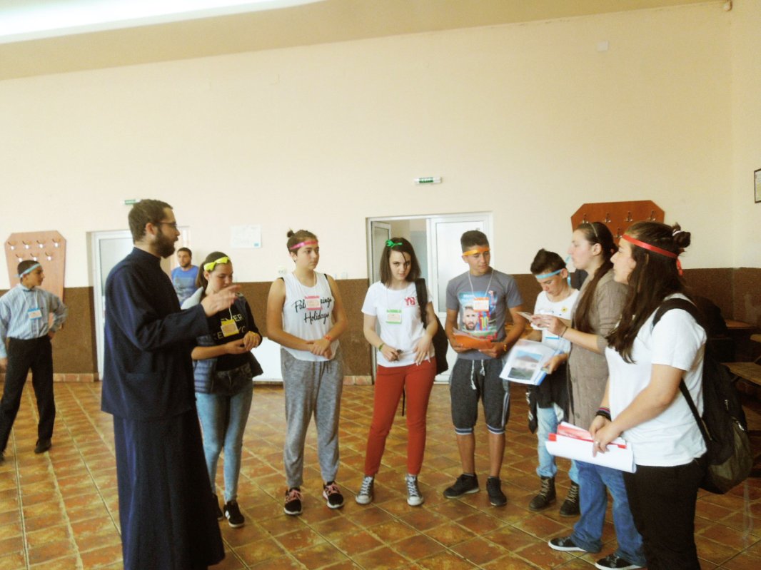 Tabără și daruri pentru elevii merituoși de la Veneția de Jos, Brașov 37138