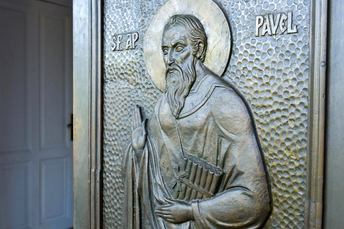 Dar cu Sfântul Apostol Pavel ce aveţi? 36969