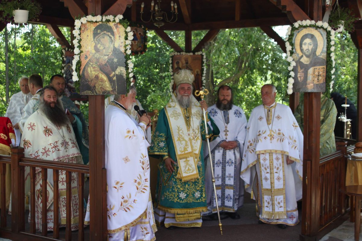 Hramuri de tradiţie în mănăstirile şi bisericile oltene 36908