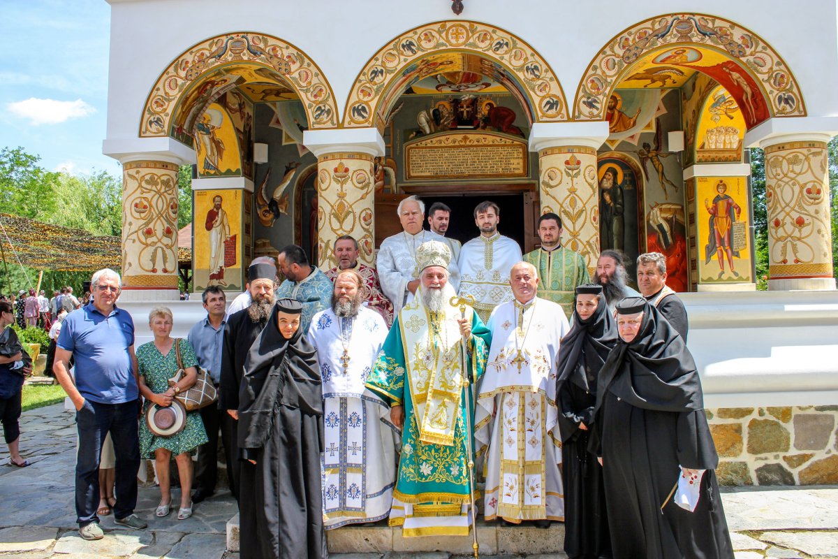 Hramuri de tradiţie în mănăstirile şi bisericile oltene 36909