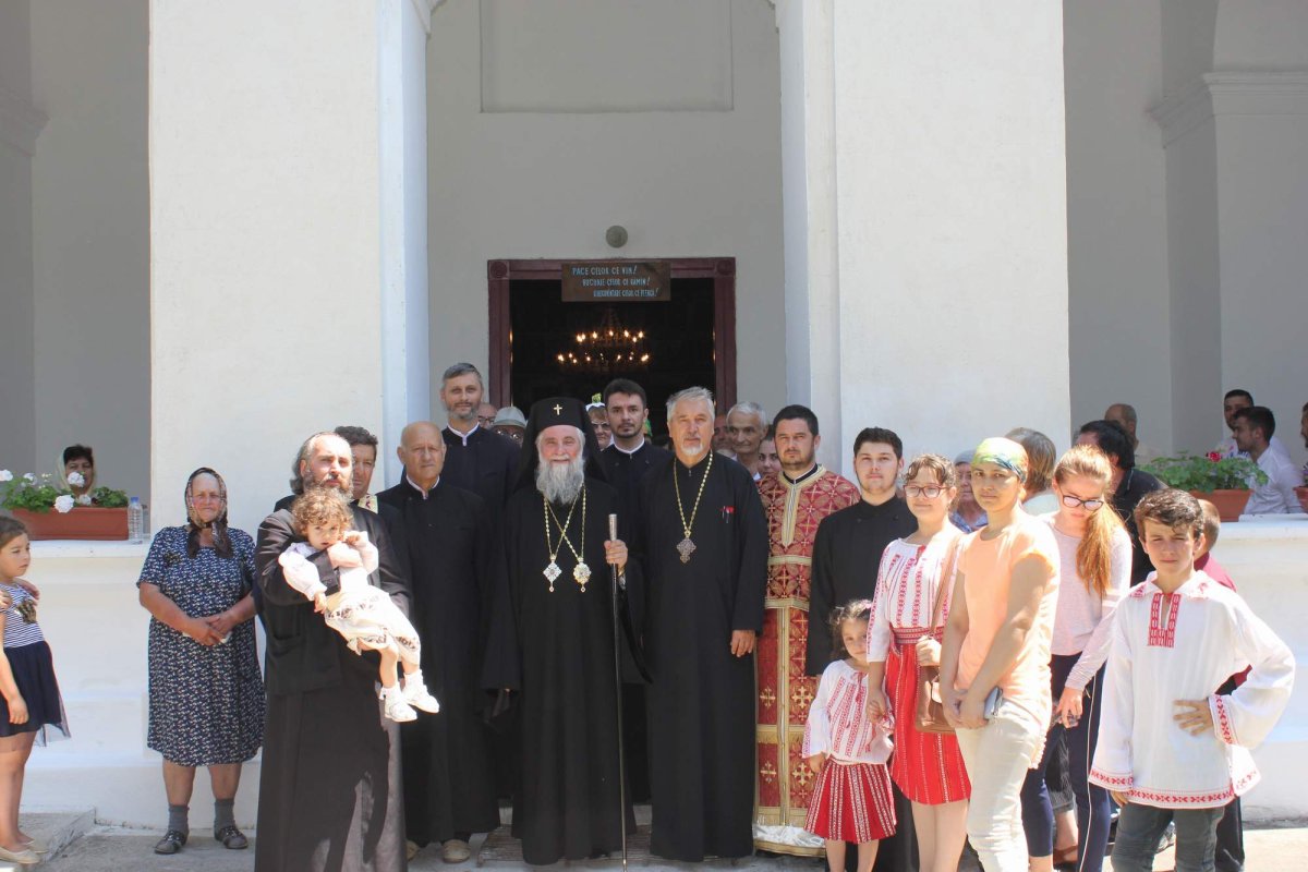 Hramuri de tradiţie în mănăstirile şi bisericile oltene 36912