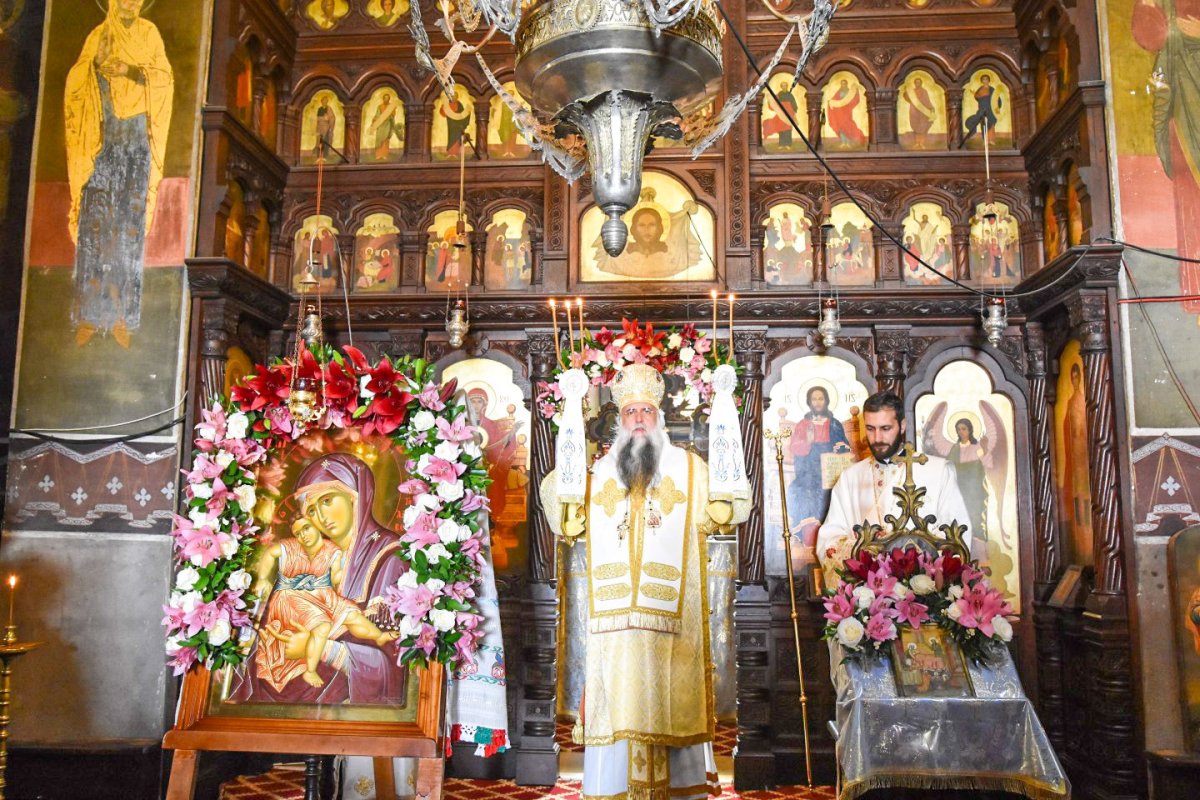 Hramuri de tradiţie în mănăstirile şi bisericile oltene 36913