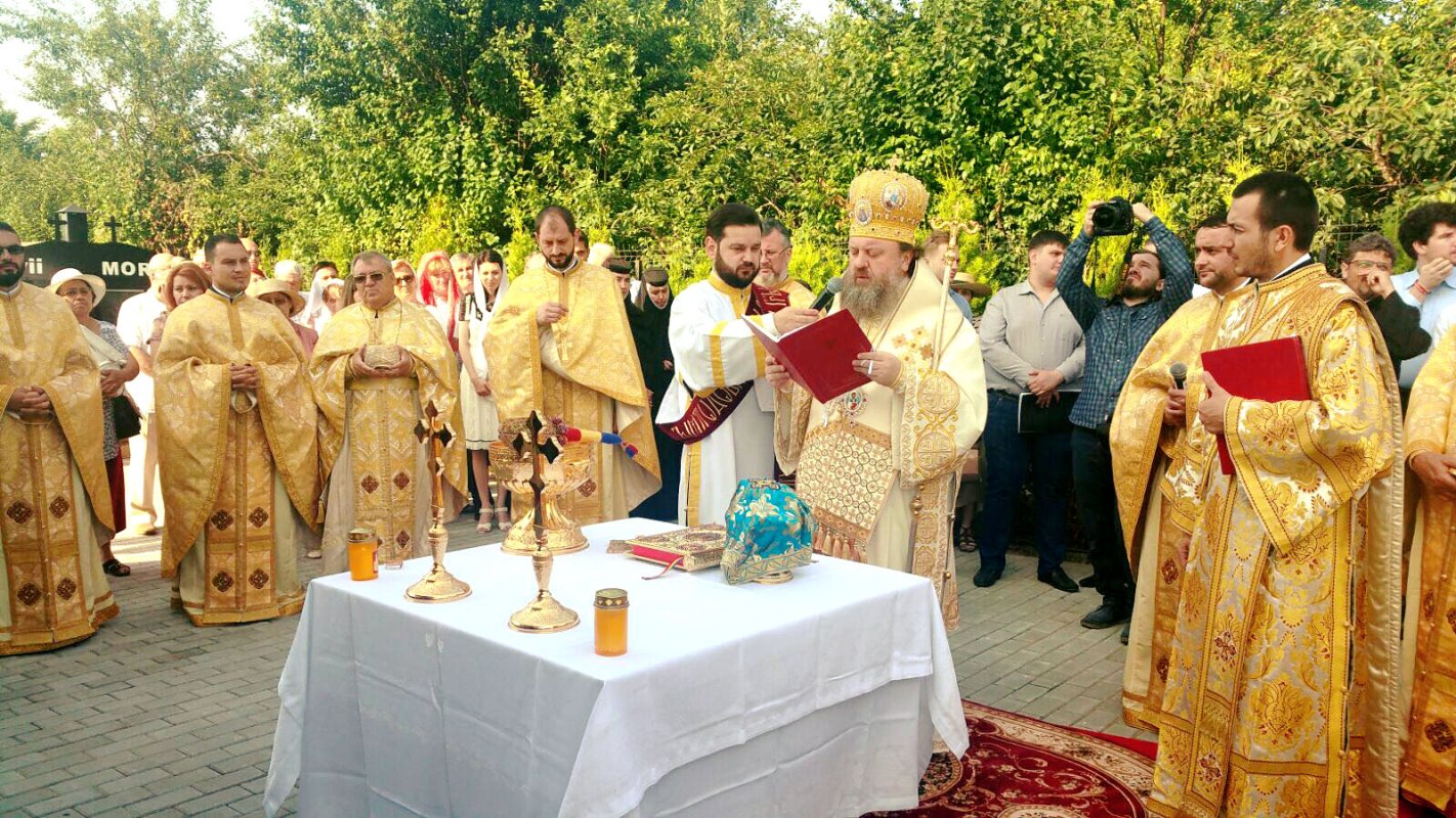 Sfințirea bisericii din satul ilfovean Vadu Anei 36952