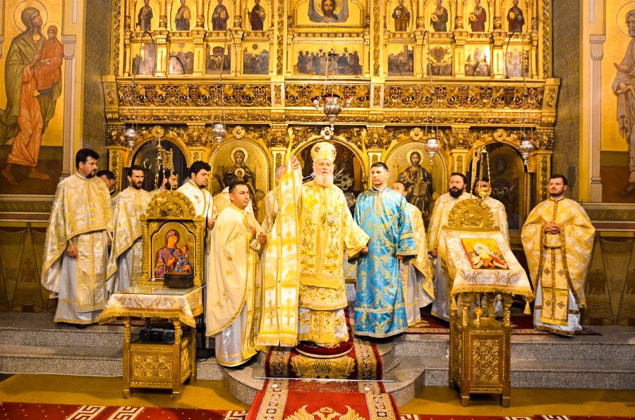 Slujiri arhiereşti în Mitropolia Munteniei şi Dobrogei 36939