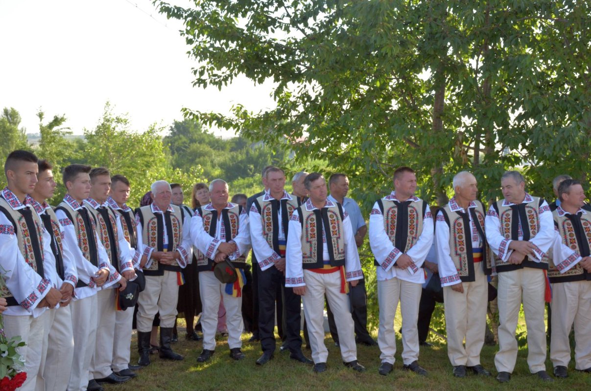 Troiţă ridicată în memoria eroilor la Scobinţi 36887