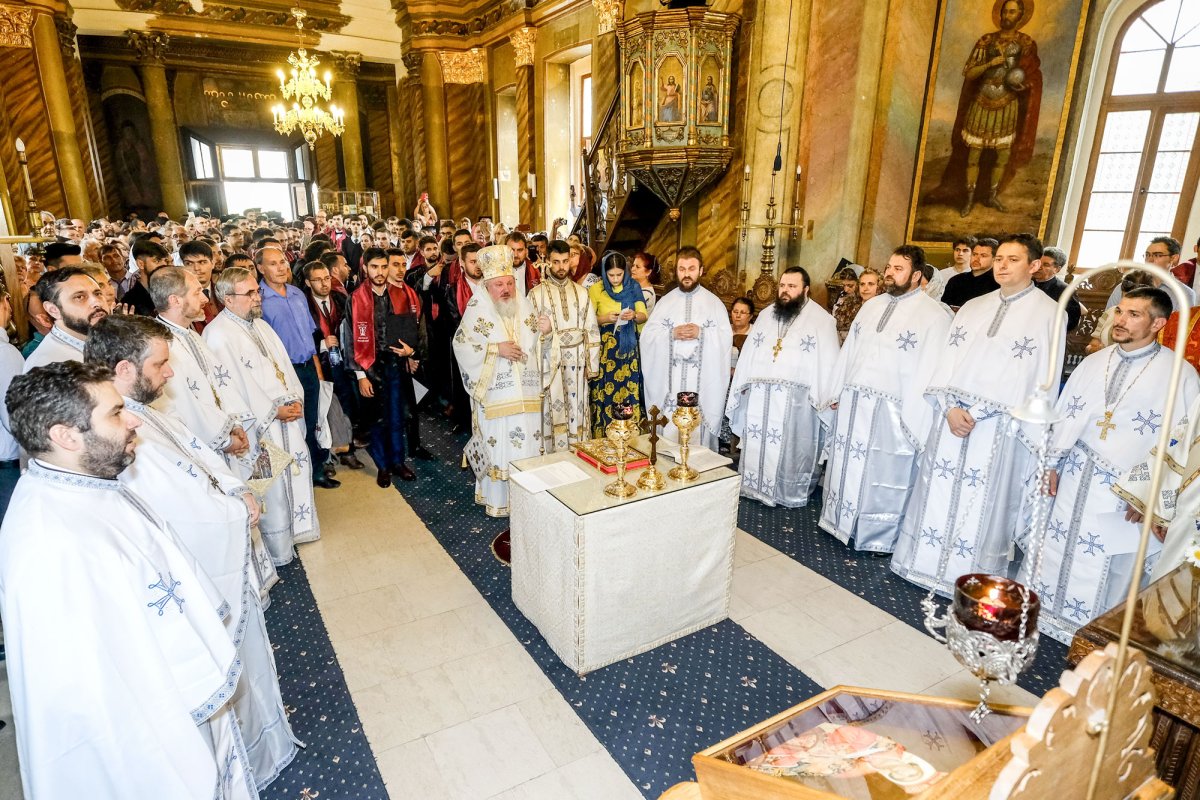 Absolvenții de Teologie au depus jurământul  36868