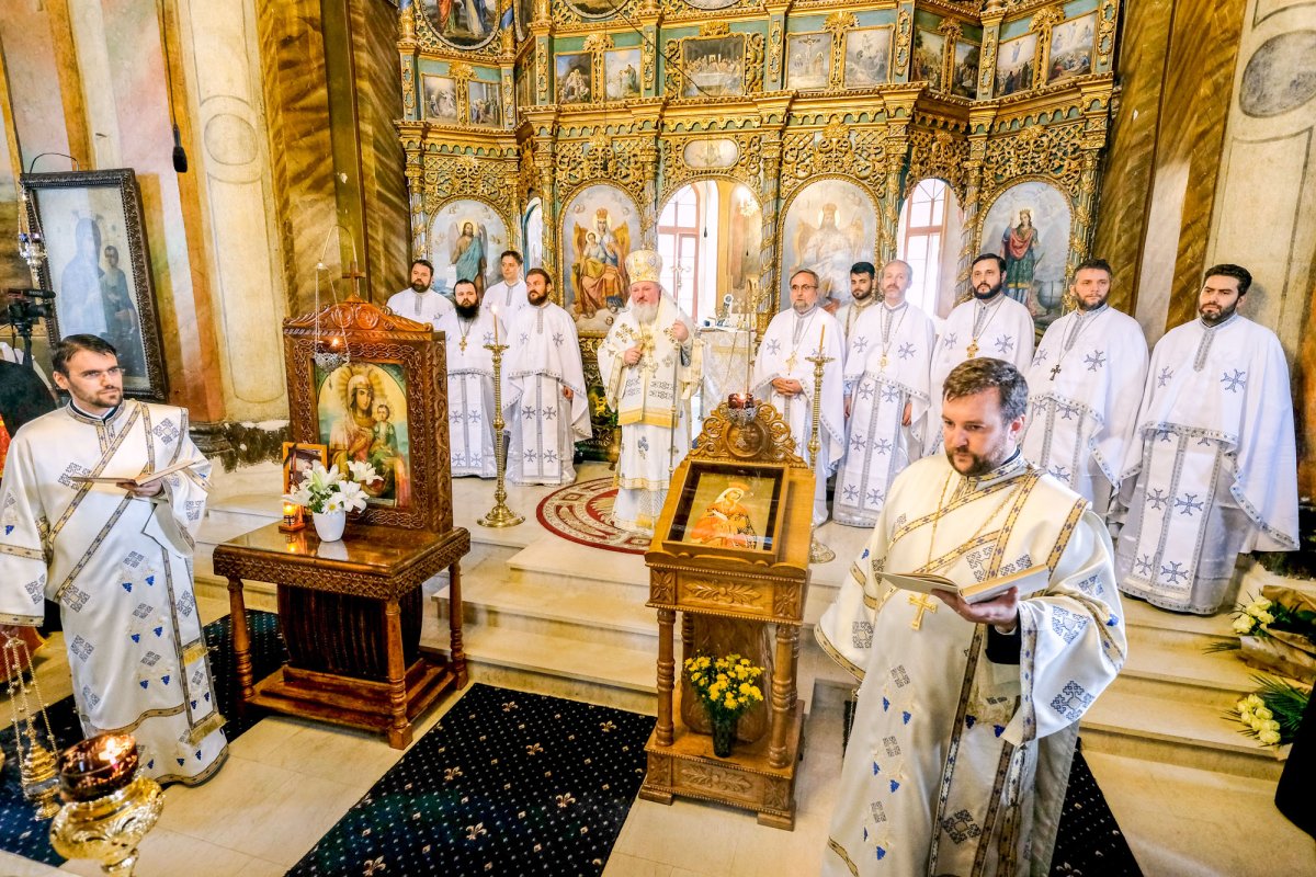 Absolvenții de Teologie au depus jurământul  36870