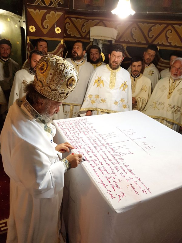 Altarul bisericii Mănăstirii Adam a fost resfințit 36863