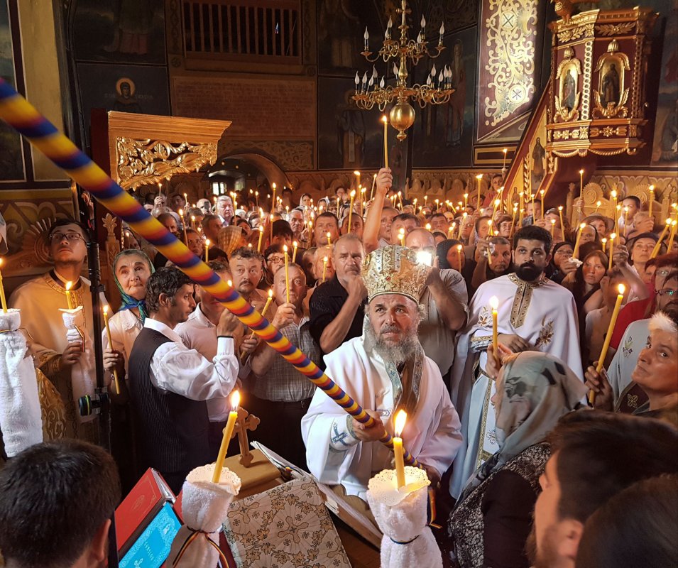 Altarul bisericii Mănăstirii Adam a fost resfințit 36864