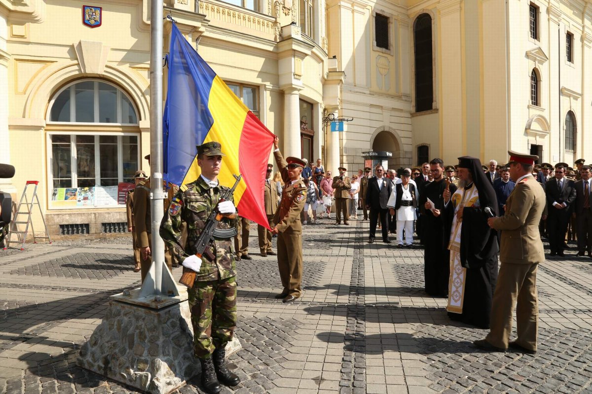 Ceremonii de sfinţire şi arborare pe catarg a Drapelului Naţional 36823