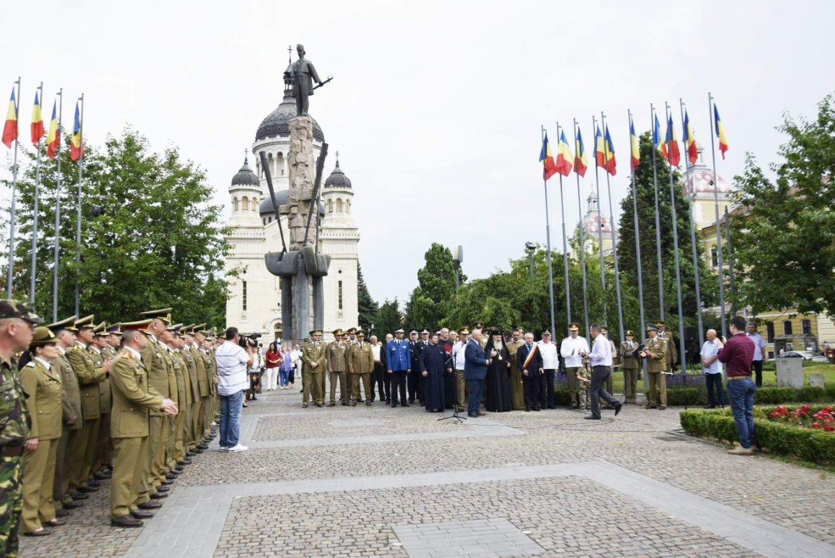 Ceremonii de sfinţire şi arborare pe catarg a Drapelului Naţional 36825