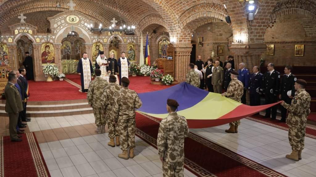 Ceremonii de sfinţire şi arborare pe catarg a Drapelului Naţional 36826