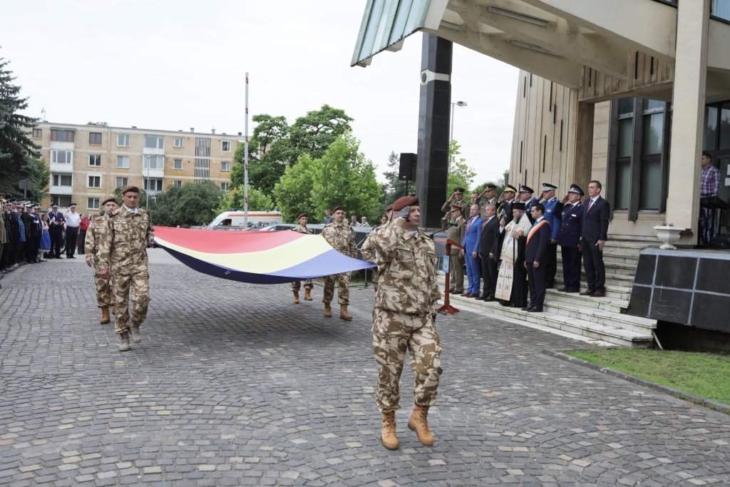 Ceremonii de sfinţire şi arborare pe catarg a Drapelului Naţional 36827