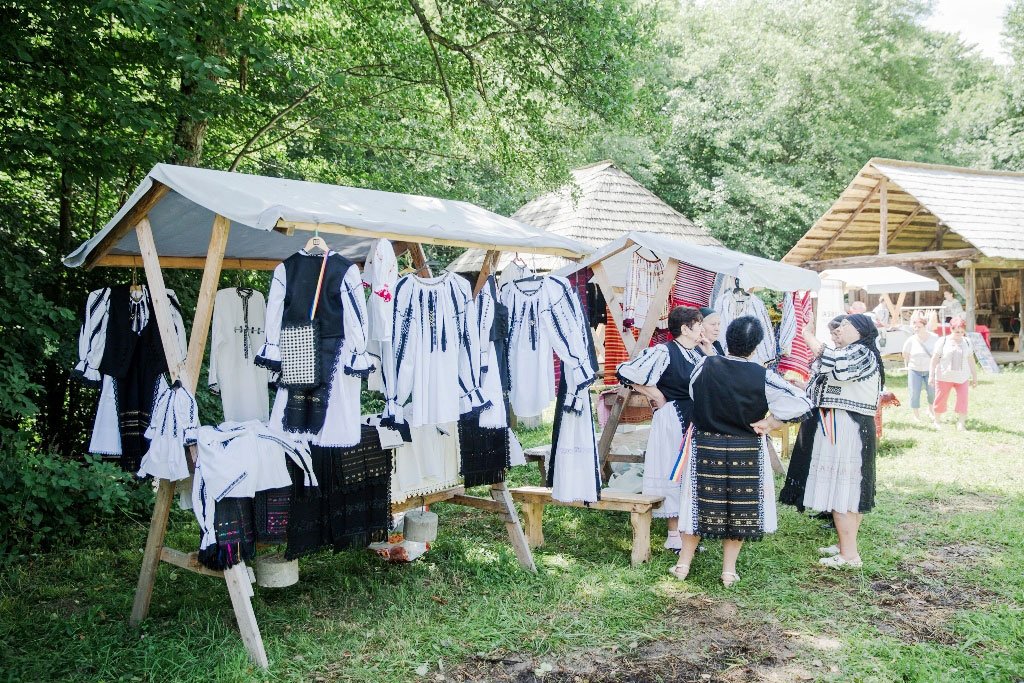 Peste 7200 de participanţi la sărbătoarea iei, la ASTRA 36833