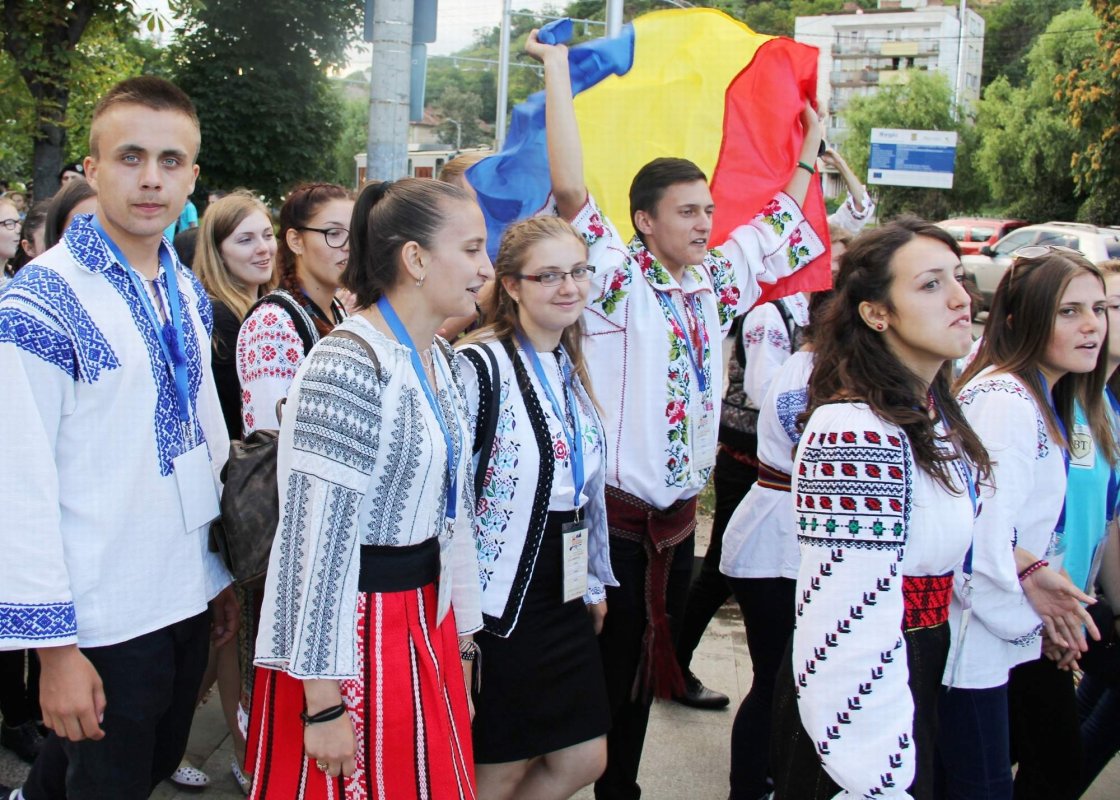 Peste 1000 de tineri aşteptaţi la Bistriţa 36765