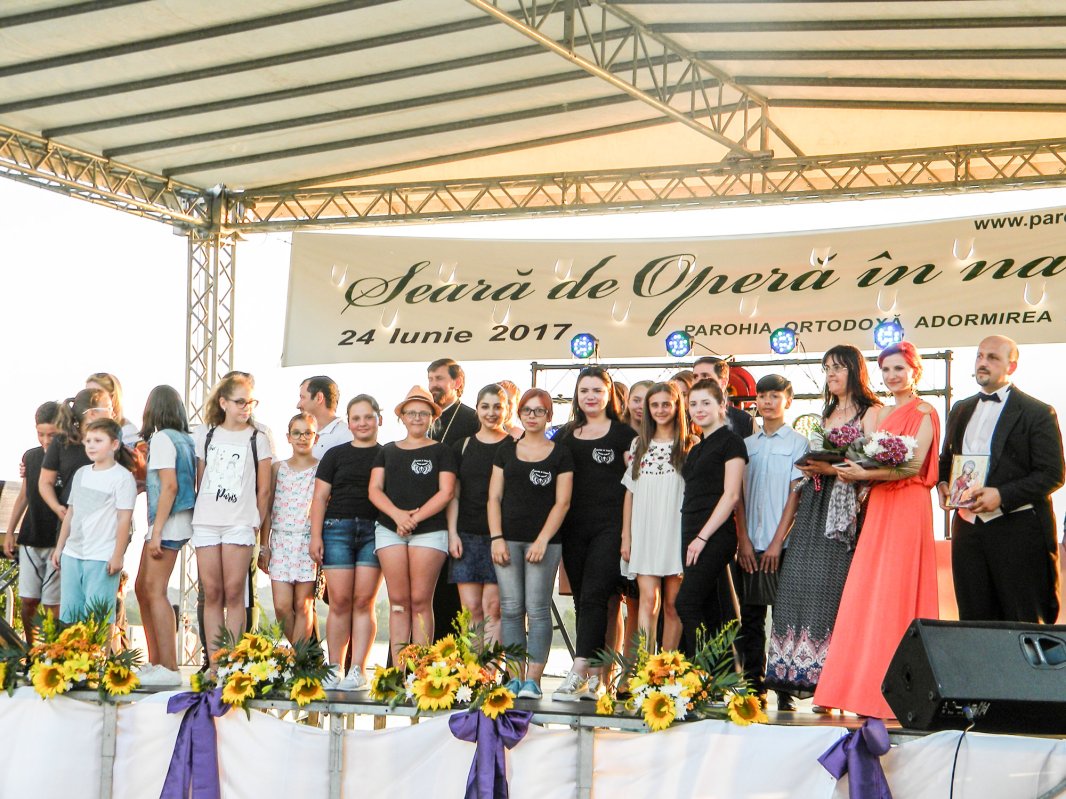 Seară de operă în natură la Moldova Nouă 36786