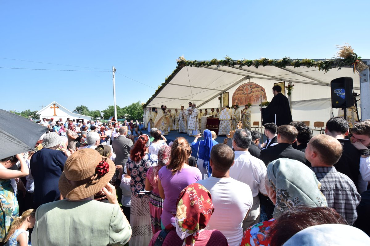 Biserica din satul Stânca, sfinţită de IPS Mitropolit Teofan 36640