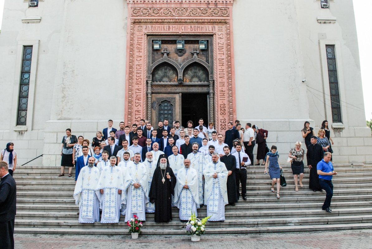 Moment festiv la Biserica „Maica Precista”-Dudu 36657