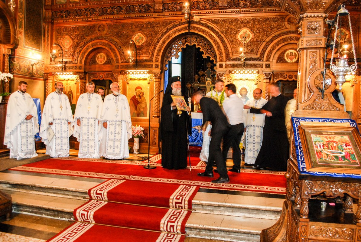 Moment festiv la Biserica „Maica Precista”-Dudu 36659