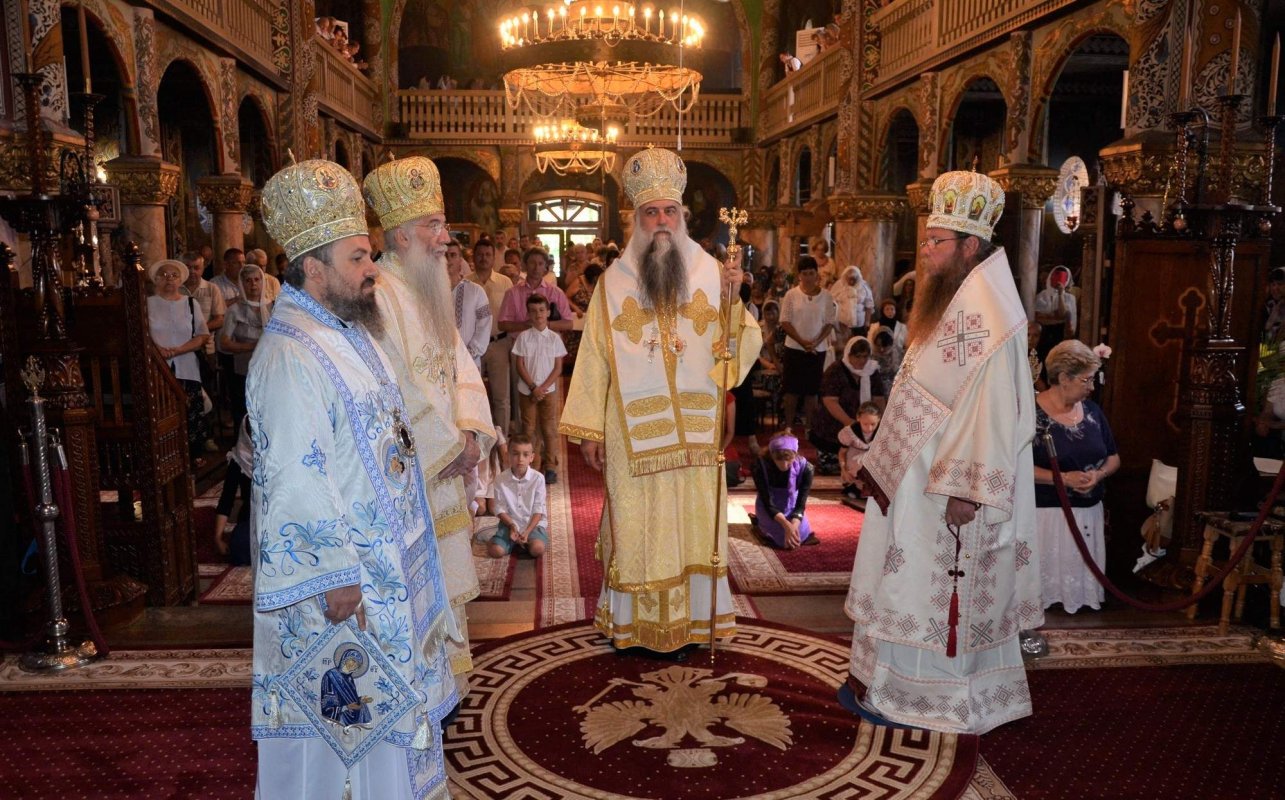 Hramuri și slujiri arhierești de Sfinții Apostoli Petru și Pavel 36578