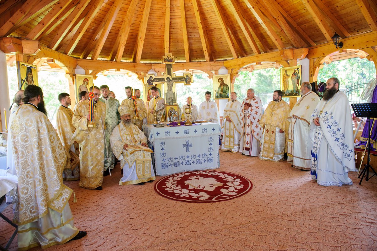 Hramuri și slujiri arhierești de Sfinții Apostoli Petru și Pavel 36579