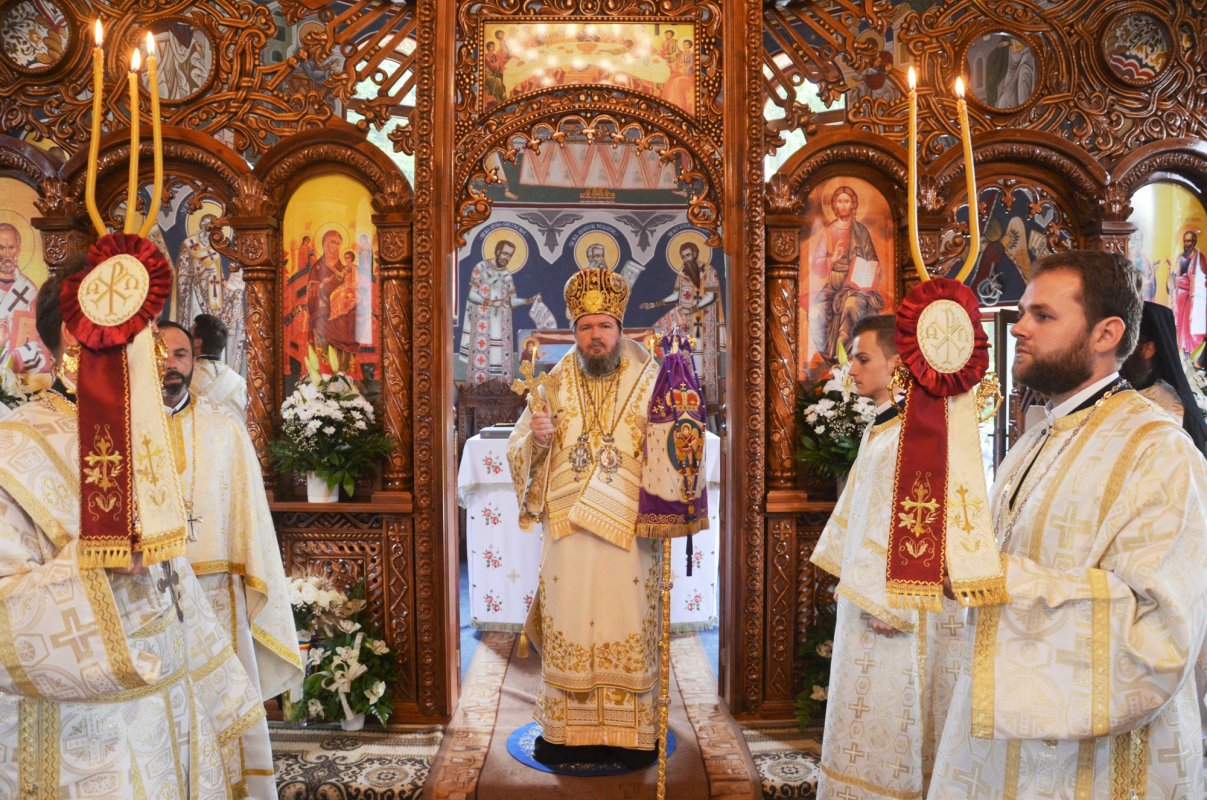 Hramuri și slujiri arhierești de Sfinții Apostoli Petru și Pavel 36581