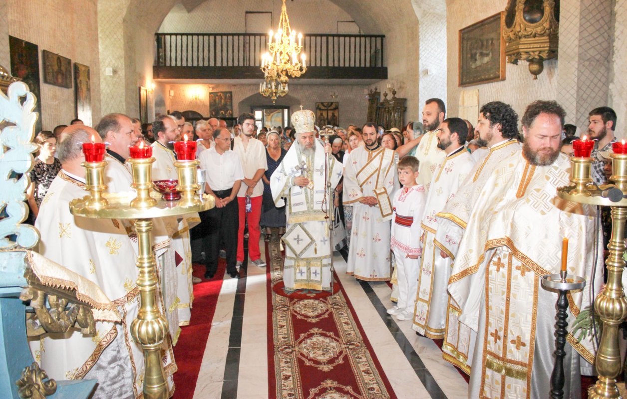 Slujiri de sărbătoarea Sfinților Apostoli 36621