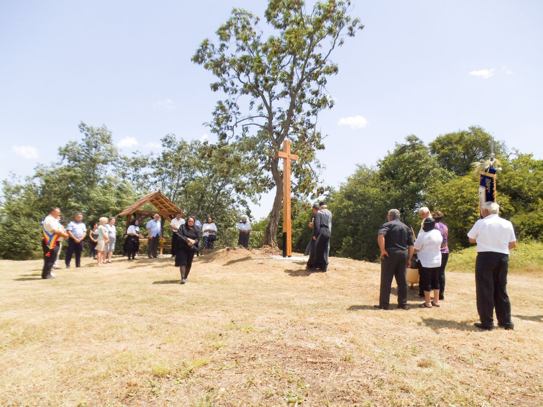 Cerc pastoral la Bata și sfințire de troiță la Șiștarovăț 36563