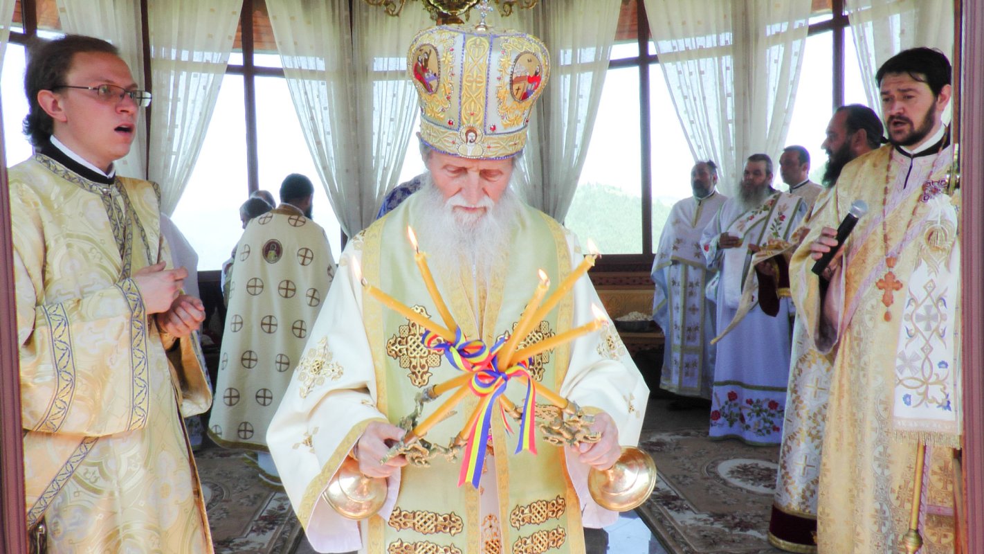 Liturghie arhierească la 1.240 de metri altitudine 36435