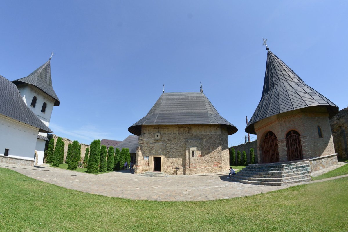 Moaştele Sfântului Alexandru Romanul, în procesiune la Mănăstirea Hadâmbu 36346