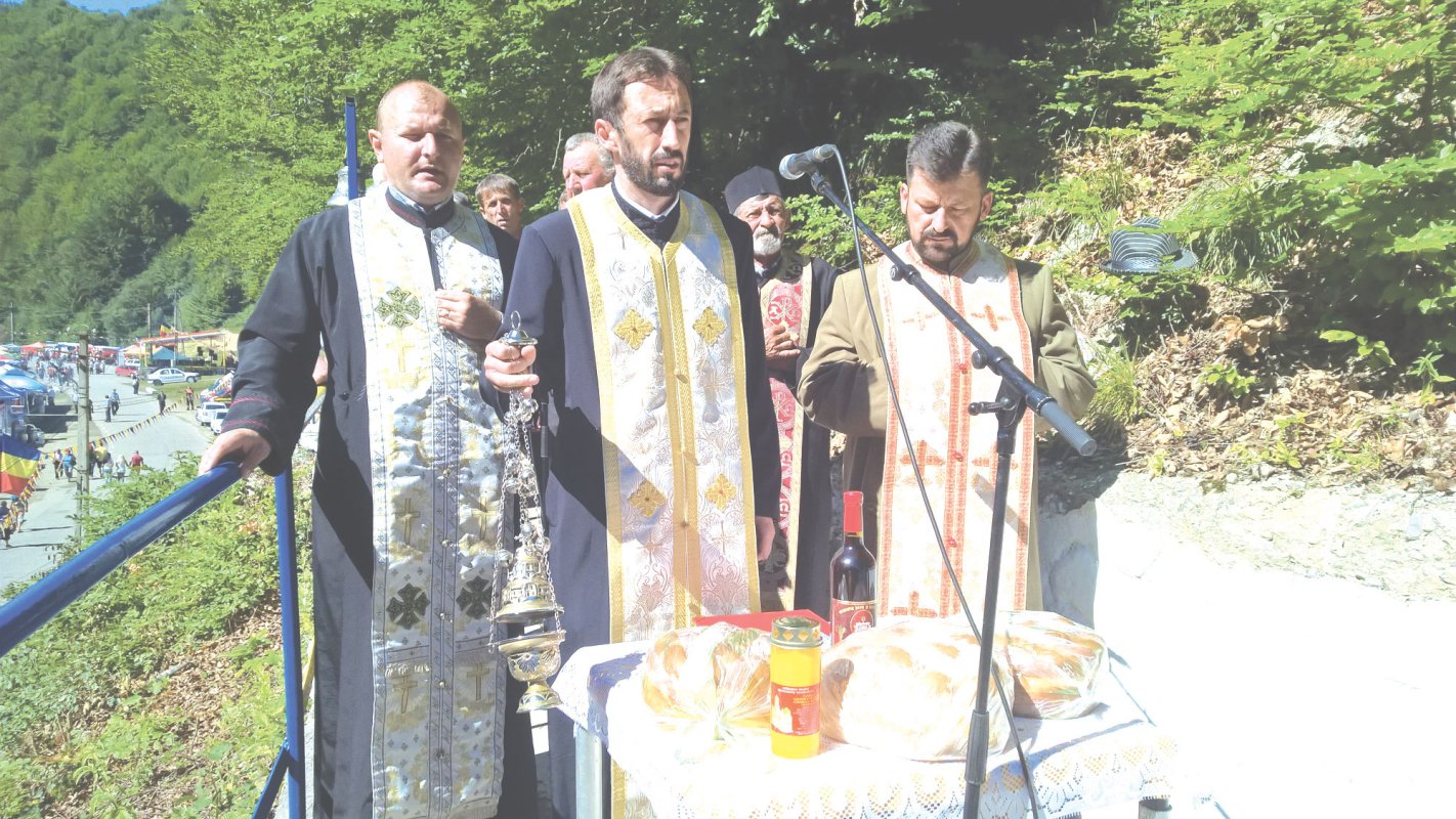 Parastas pentru eroii neamului la Dupăpiatră-Cheia, judeţul Hunedoara 36361