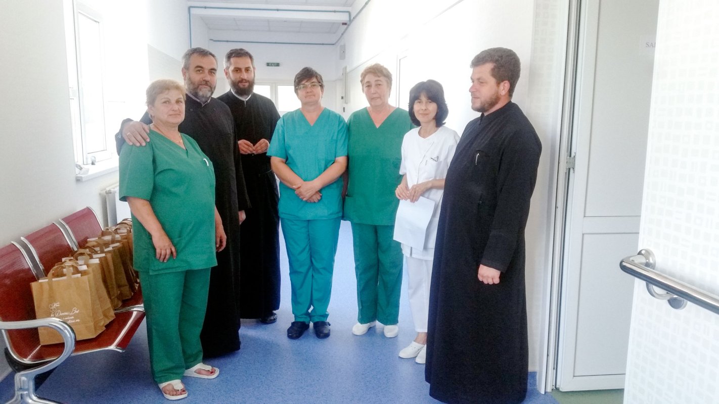 Protoieria Fălticeni a oferit daruri mamelor internate la Maternitatea din municipiu 36349