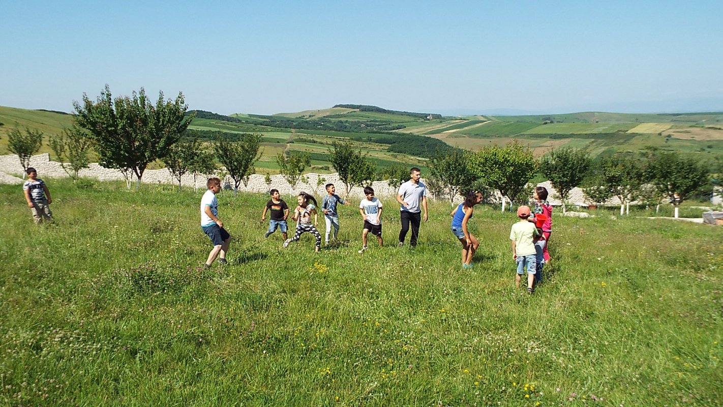 Tineri din Parohia Roșia de Secaș, în tabăra de o zi de la Centrul de Tineret de la Tiur-Obârșii, Protopopiatul Blaj 36140