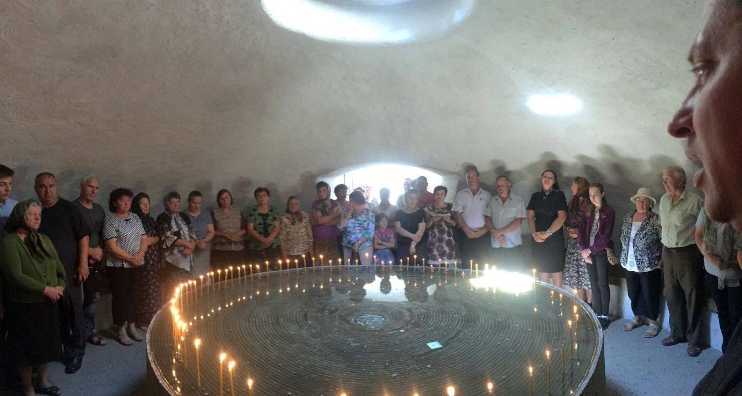 Pelerini din Pănceşti - Sascut, la Memorialul Victimelor Comunismului şi al Rezistenţei 36039