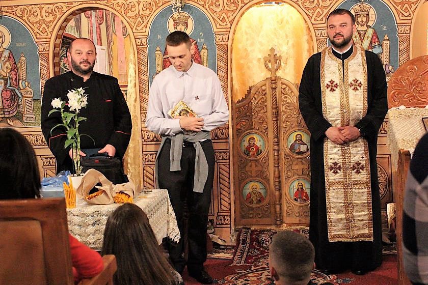 Seară de rugăciune cu tinerii din Protopopiatul Alba Iulia 36047