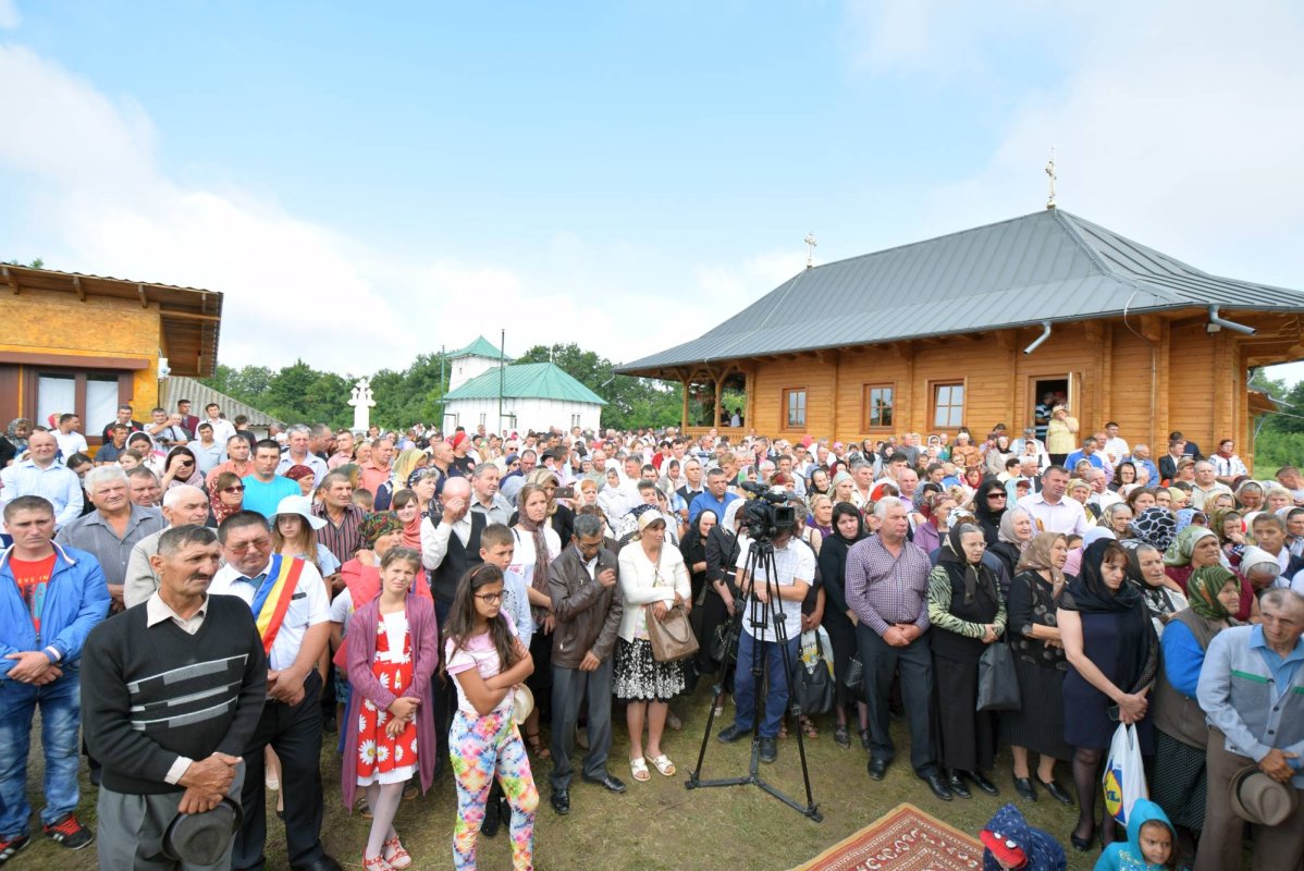 Sfinţire de biserică la Mănăstirea Dagâţa 36030