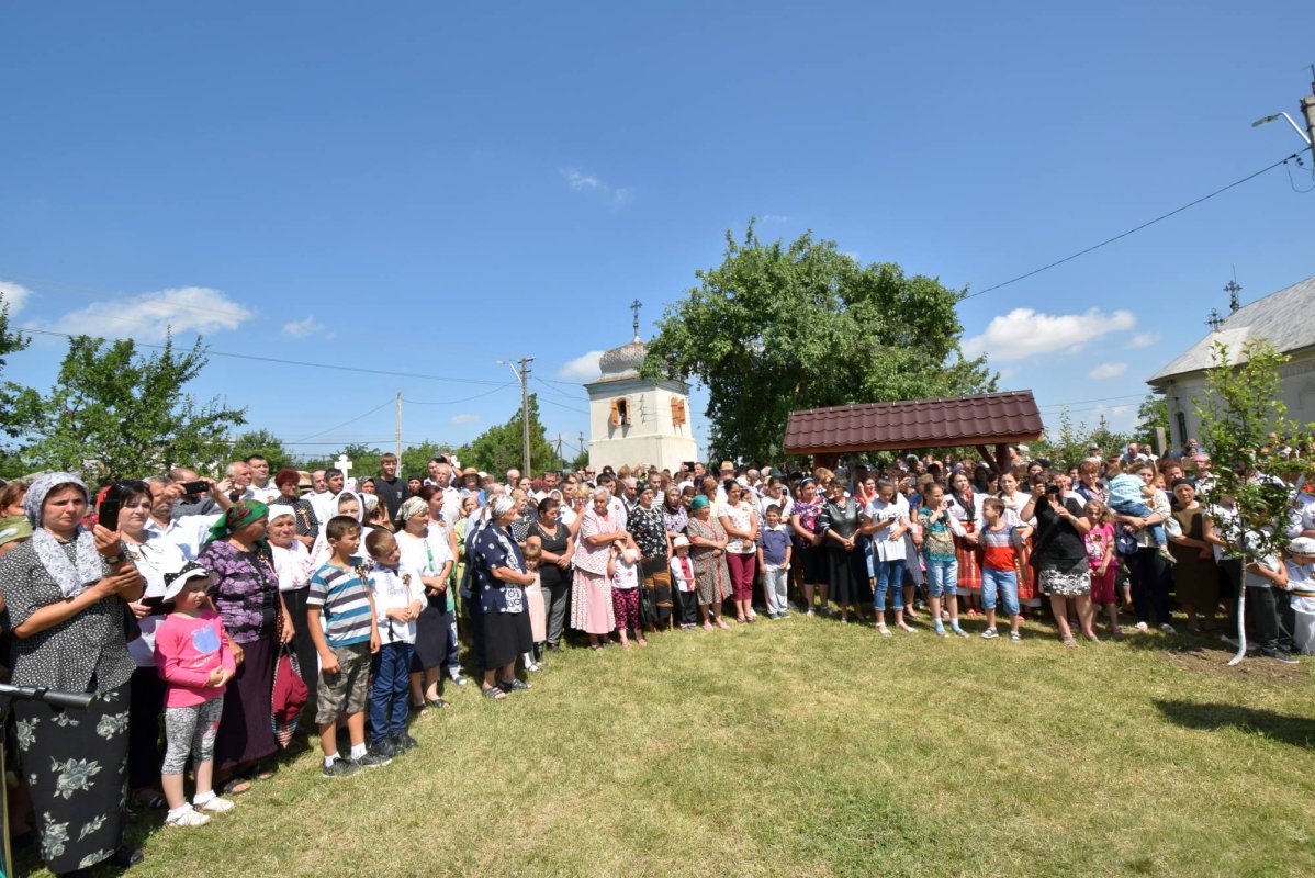 Complexul parohial din Suhuleţ, sfinţit de IPS Părinte Mitropolit Teofan 35946