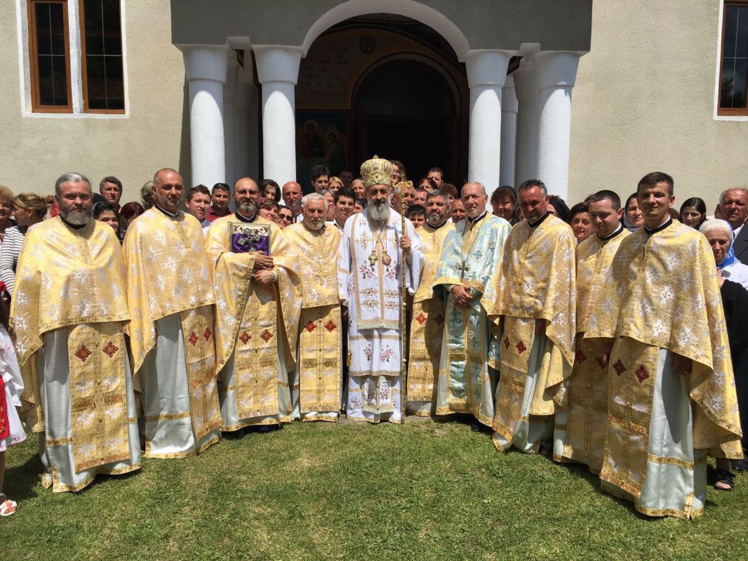 Slujiri arhiereşti în Duminica a 5-a după Rusalii 35953