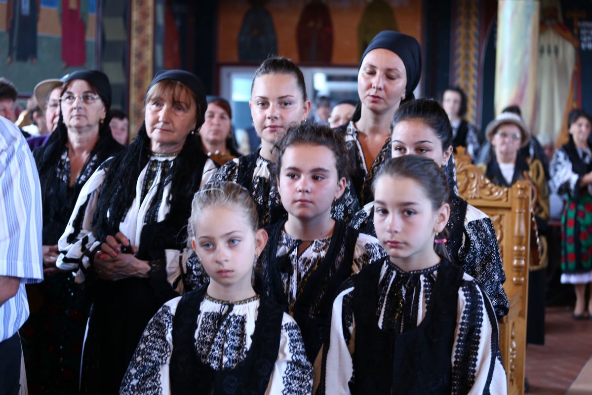 Slujiri arhiereşti în Duminica a 5-a după Rusalii 35954