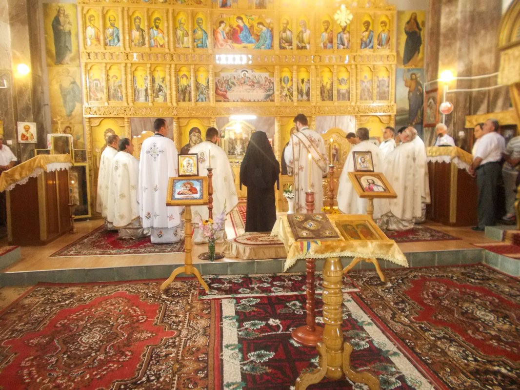 Slujiri arhierești în Mitropolia Banatului 35979