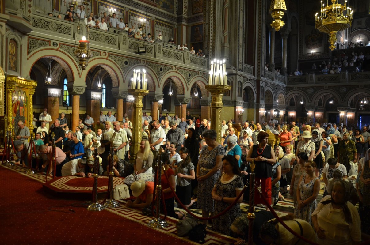 Slujiri arhierești în Mitropolia Banatului 35981