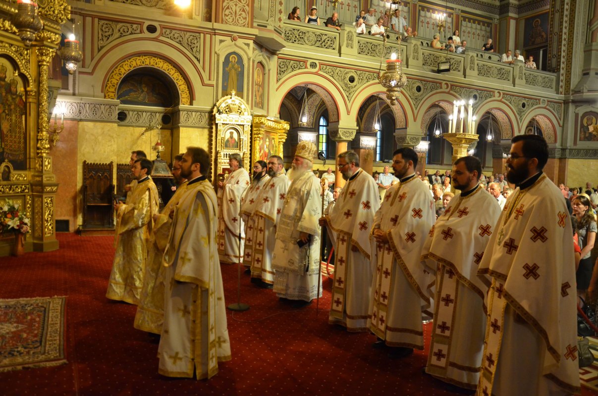 Slujiri arhierești în Mitropolia Banatului 35983