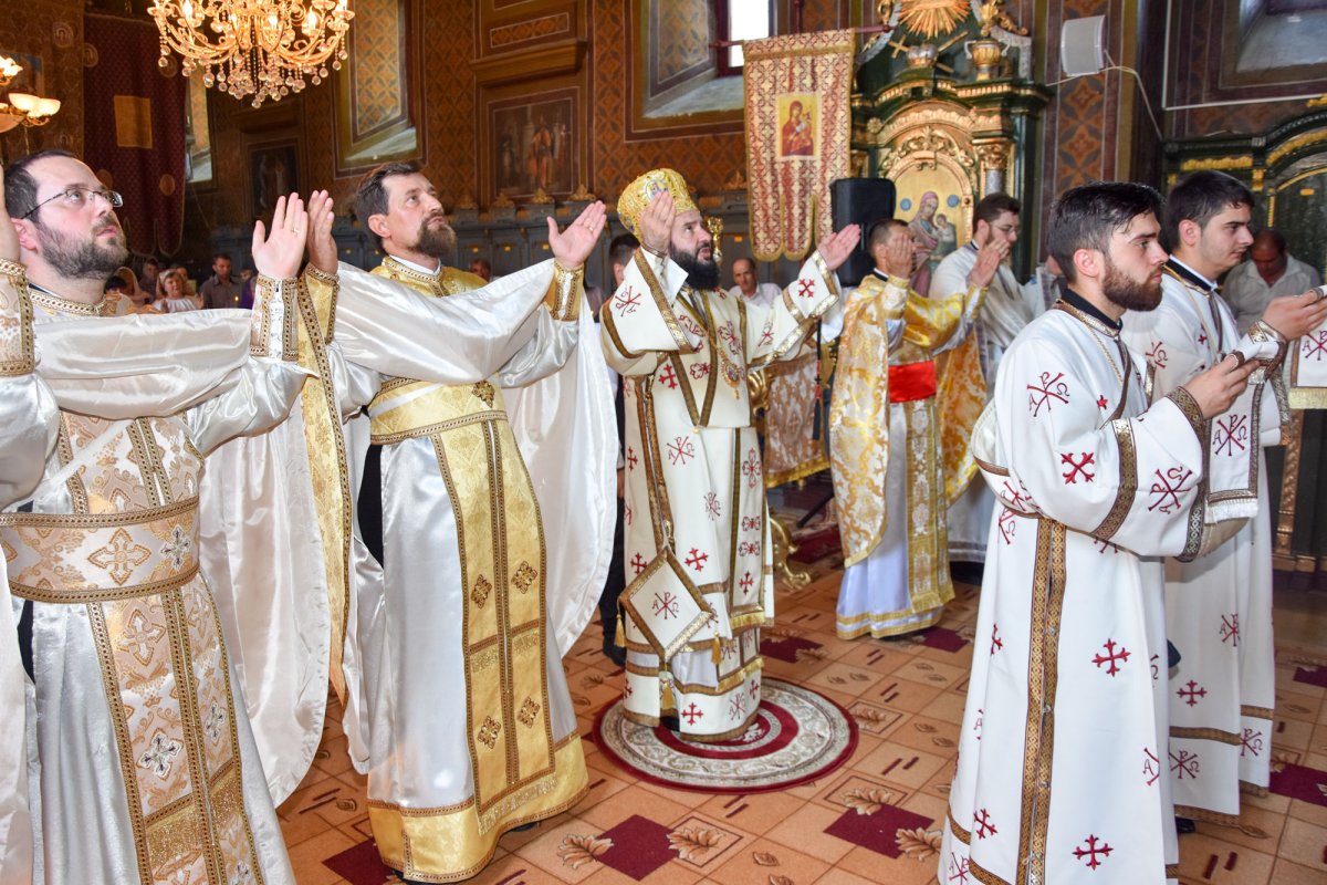 Slujiri arhierești în Mitropolia Banatului 35988