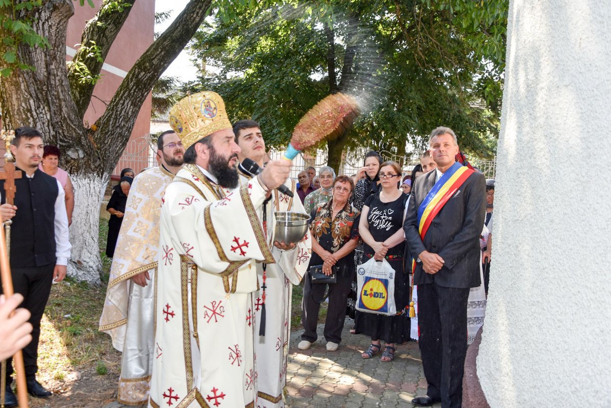 Slujiri arhierești în Mitropolia Banatului 35990