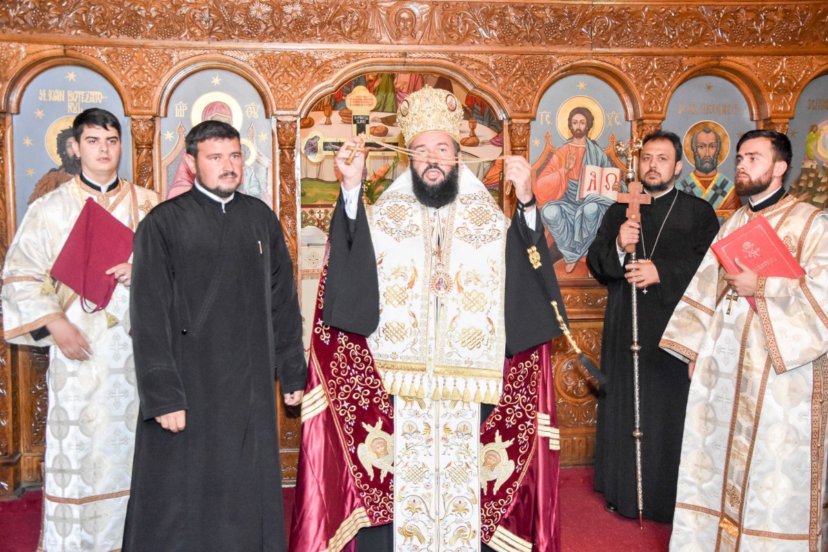 A fost instalat noul protopop al Protopopiatului Băile Herculane 35912