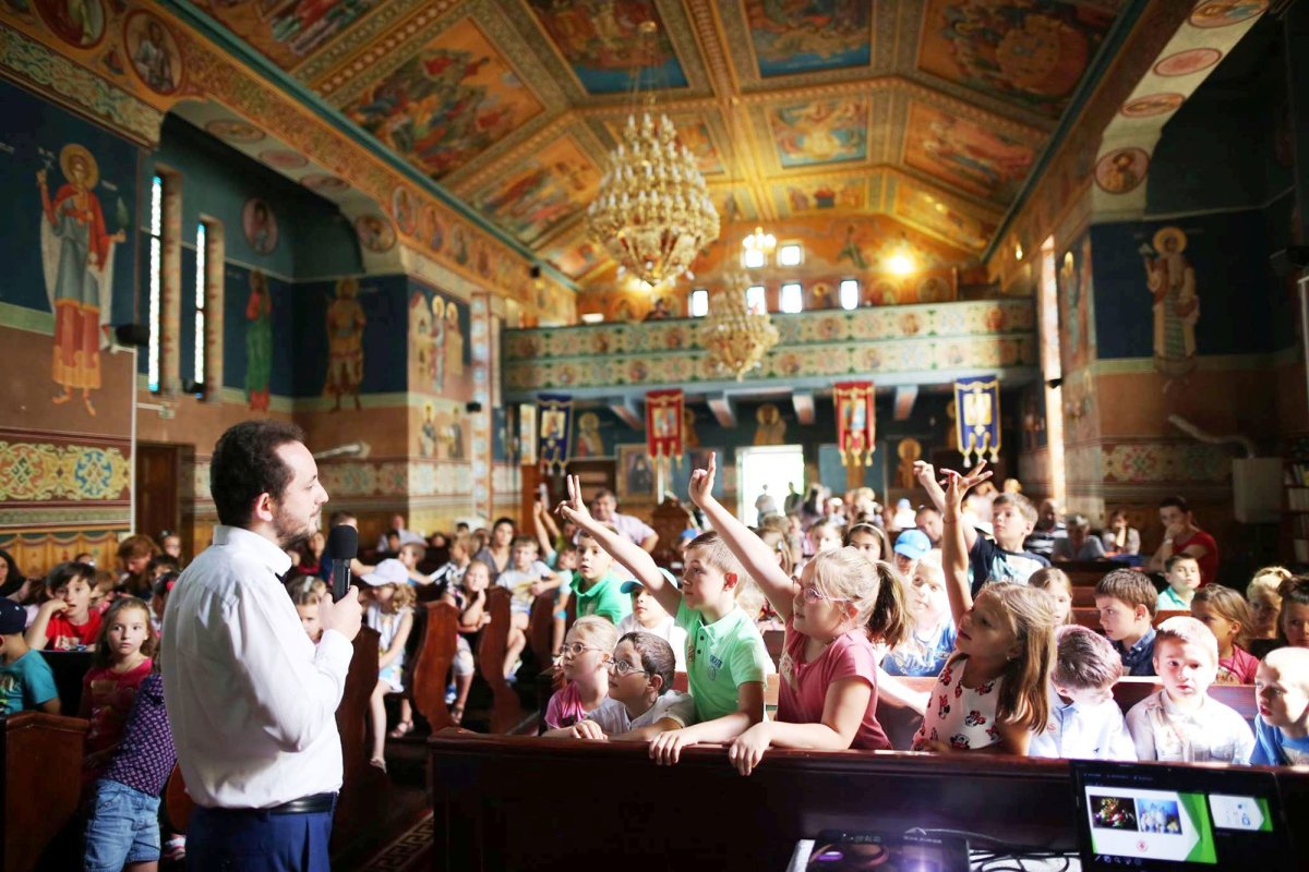 Campania „Sănătate pentru Sate”, la Şcoala de vară a parohiei clujene „Buna Vestire”  35894