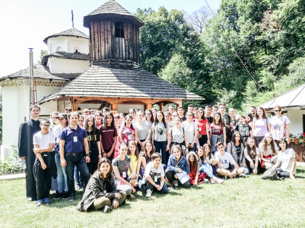 Împletirea utilului cu plăcutul în tabăra SIR 35904