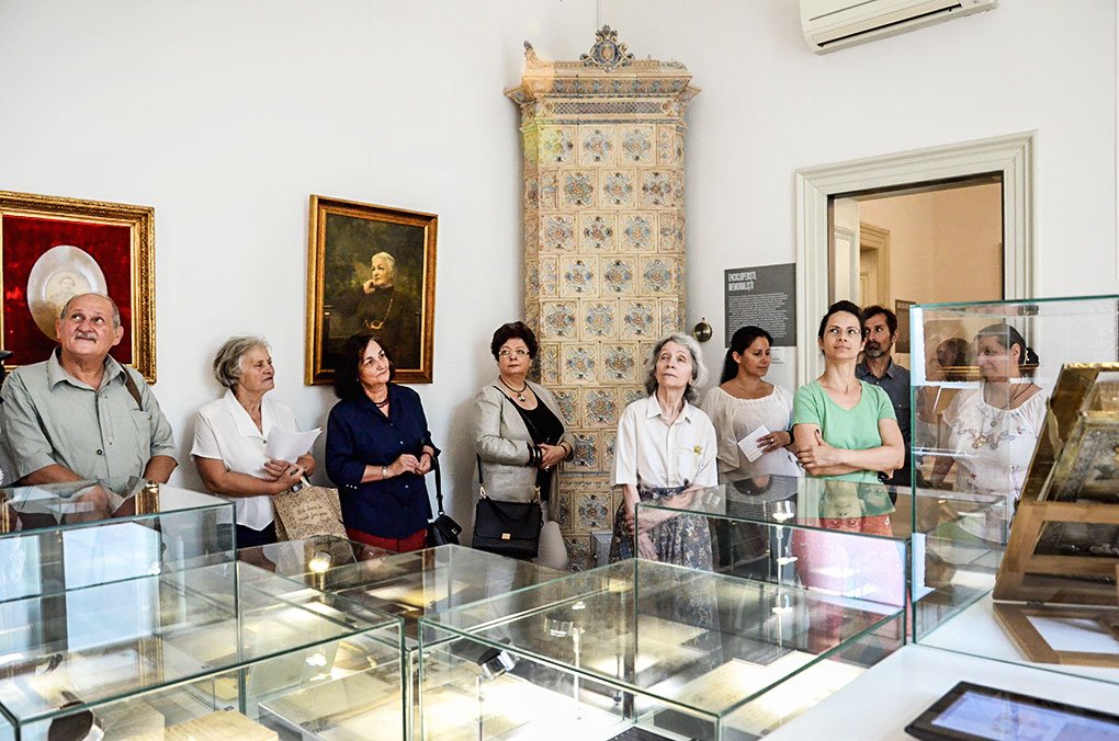 O călătorie pe marea istoriei literaturii române 35818