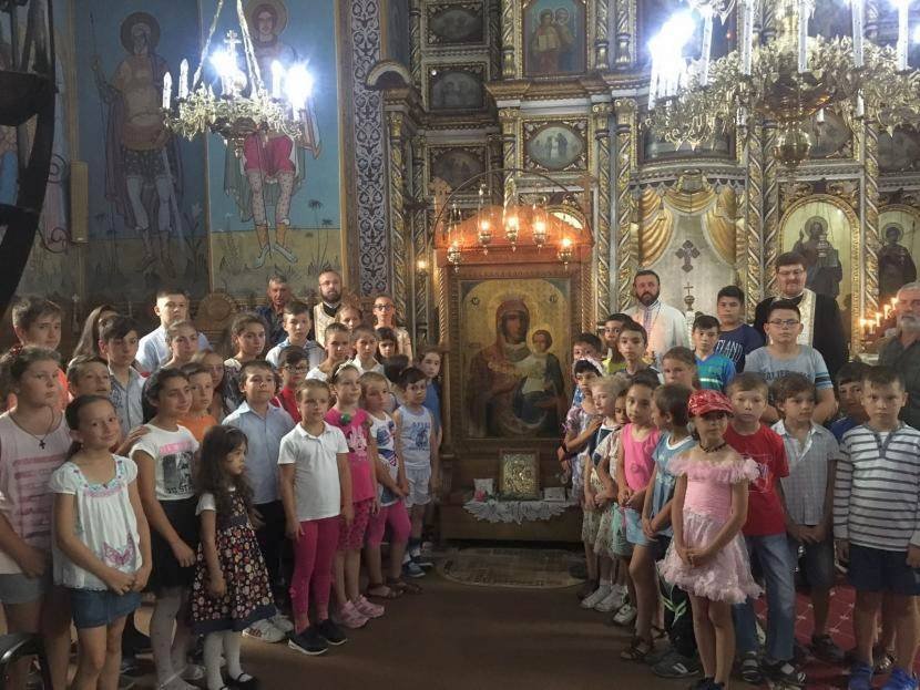 Icoana Maicii Domnului „Prodromiţa“, cinstită în Eparhia Romanului şi Bacăului 35740